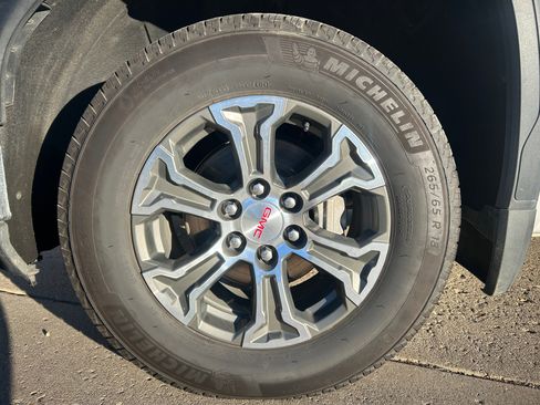 Used 2025 GMC Sierra 1500 SLT image 9