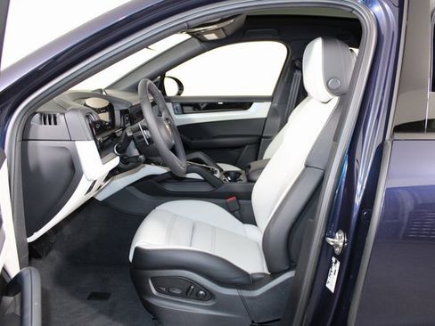 New 2025 Porsche Cayenne Coupe image 5