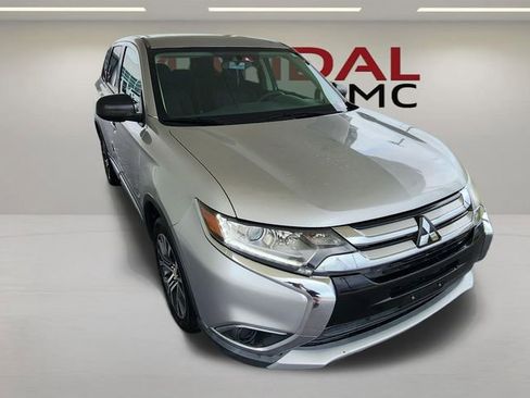 Used 2018 Mitsubishi Outlander ES FWD image 18