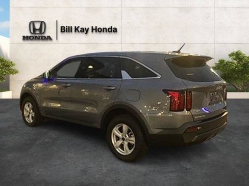 Used 2023 Kia Sorento LX AWD/4WD image 11