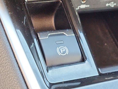 Used 2022 Subaru Outback Premium image 23