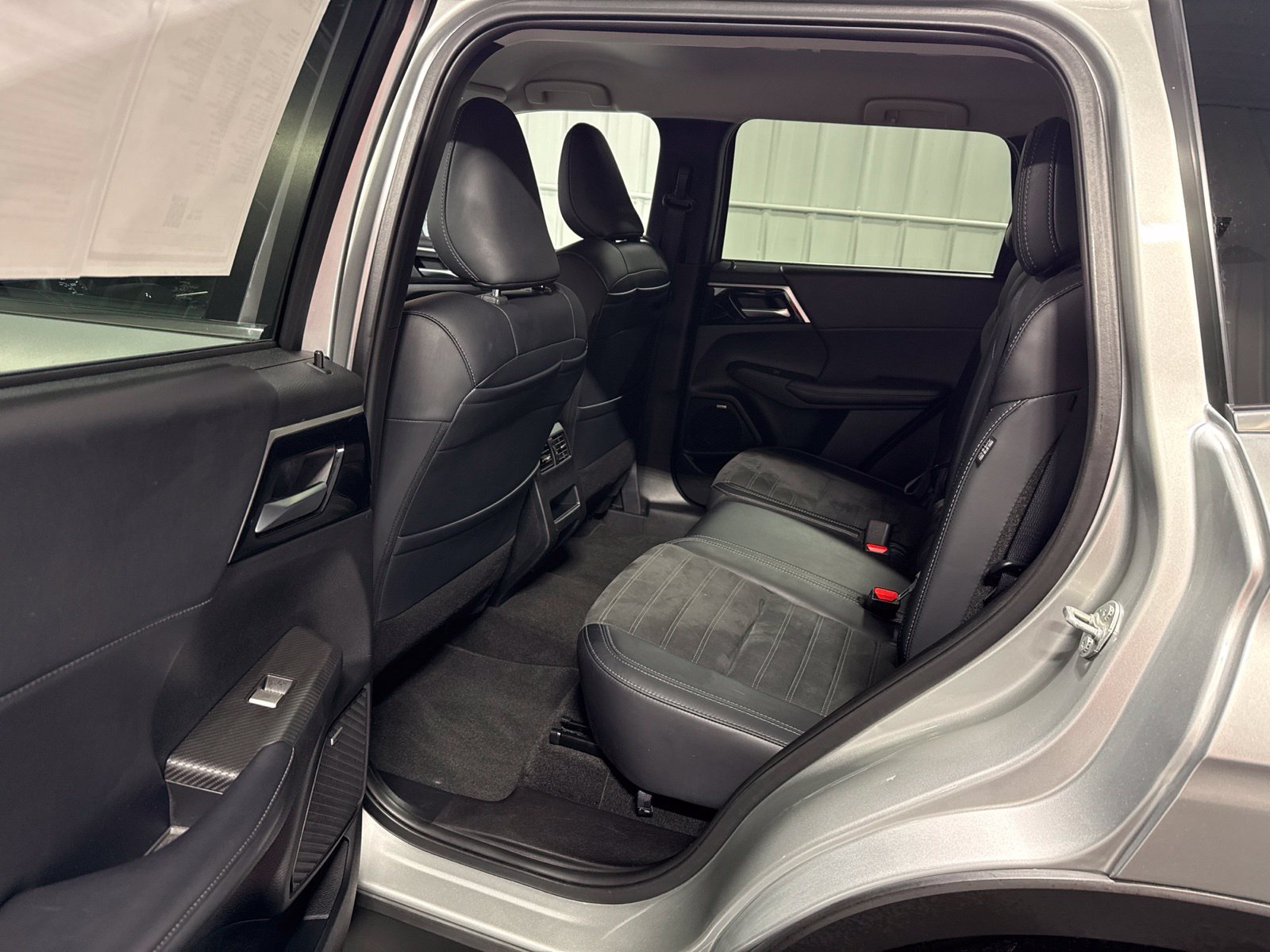 Used 2025 Mitsubishi Outlander SE AWD/4WD image 21