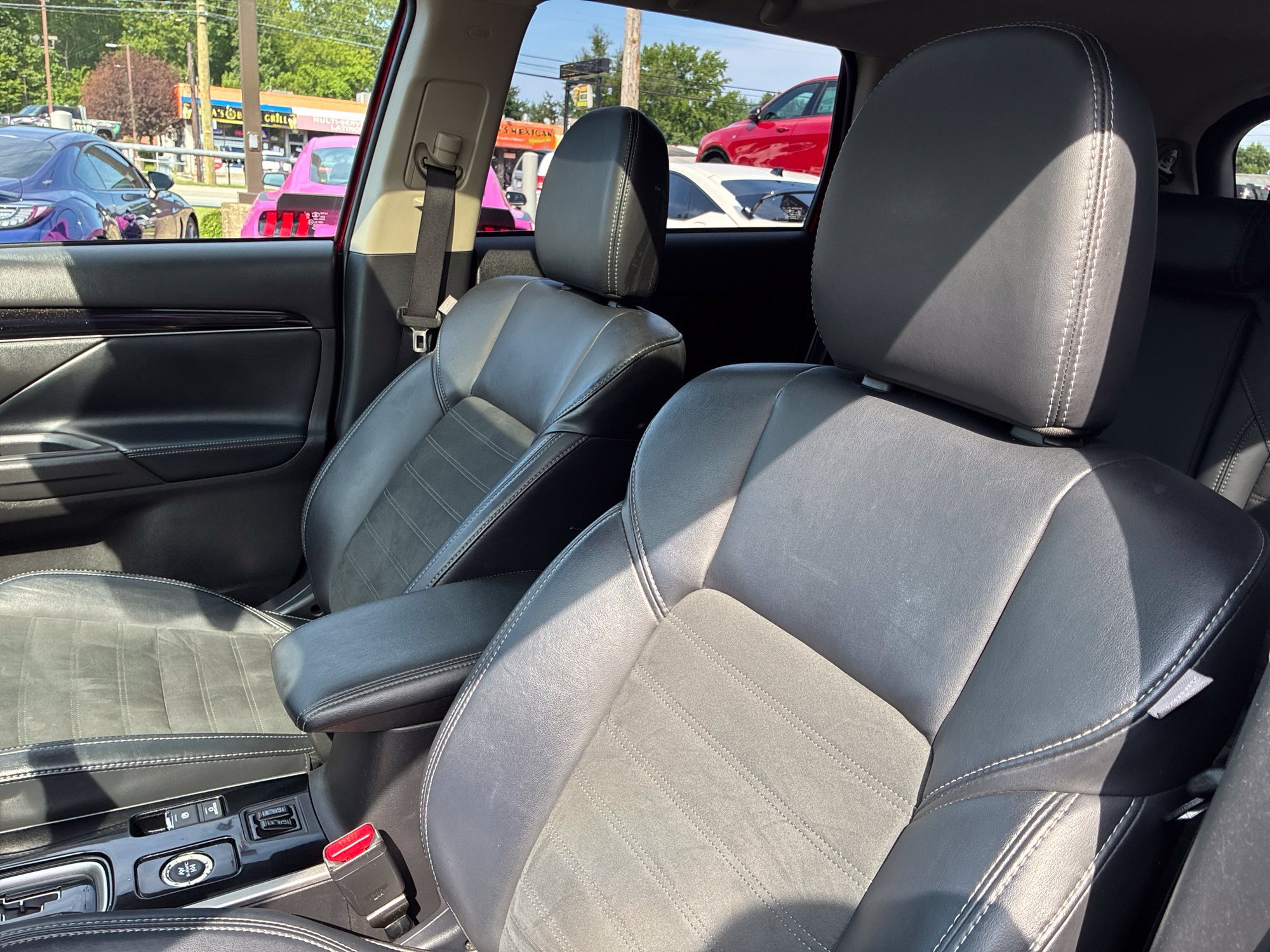 Used 2020 Mitsubishi Outlander SE AWD/4WD image 13