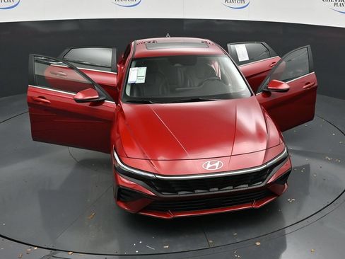 Used 2025 Hyundai Elantra Limited FWD image 34