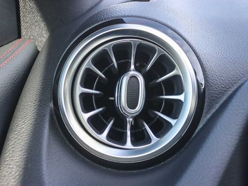 Used 2021 Mercedes-Benz GLA 250 4MATIC image 49