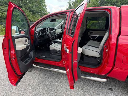 Used 2020 Nissan Titan SV w/ SV Convenience Package AWD/4WD image 33