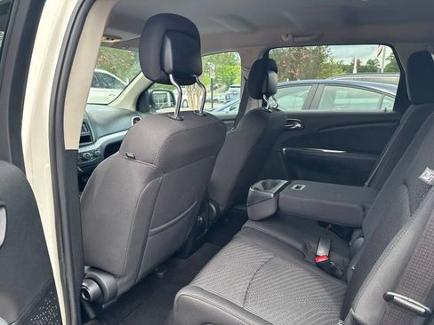 Used 2018 Dodge Journey SE w/ Connectivity Group FWD image 13
