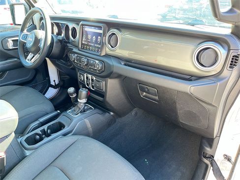 Used 2023 Jeep Gladiator Overland image 33