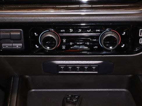 Used 2024 Chevrolet Silverado 2500 LT image 30