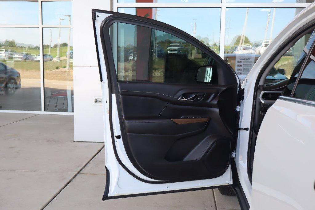 Used 2021 GMC Acadia SLE FWD image 12