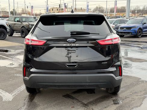 Certified 2022 Ford Edge SE image 4