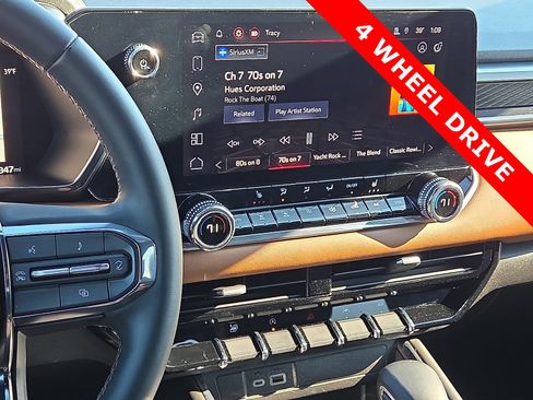 Used 2024 GMC Canyon AT4 w/ Technology Package image 16