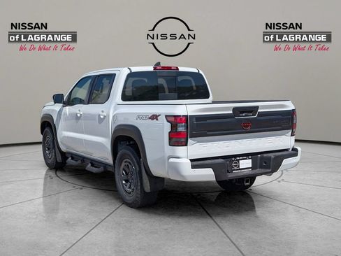Used 2025 Nissan Frontier PRO-4X w/ Pro Convenience Package AWD/4WD image 12