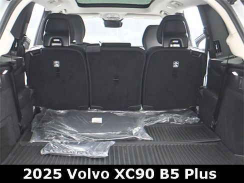 Used 2025 Volvo XC90 B5 Plus w/ Protection Package Premier image 24