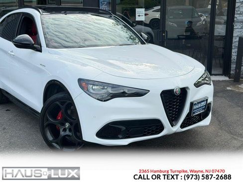 Used 2024 Alfa Romeo Stelvio Veloce AWD/4WD image 4