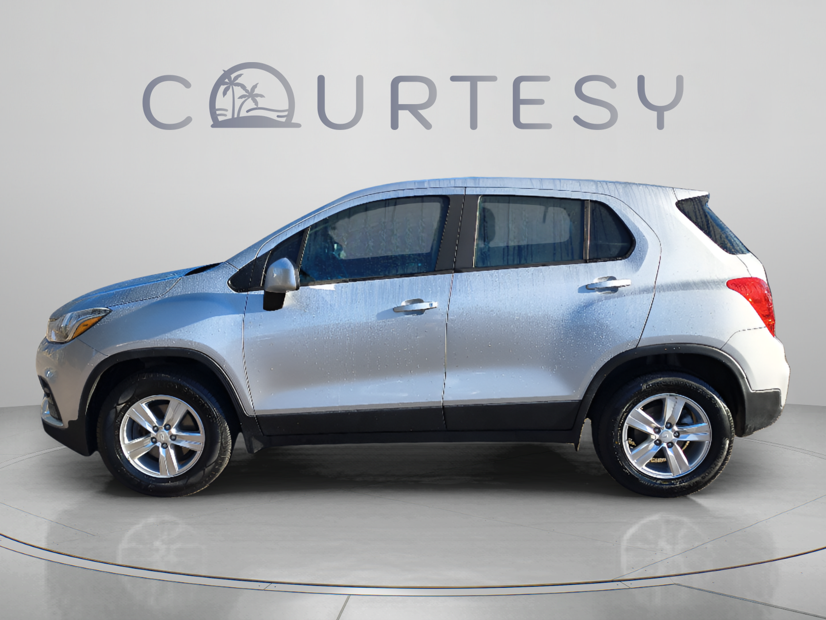 Used 2019 Chevrolet Trax LS AWD/4WD image 2