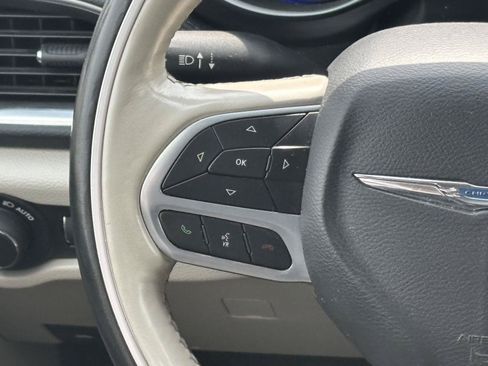 Used 2019 Chrysler Pacifica Limited FWD image 11