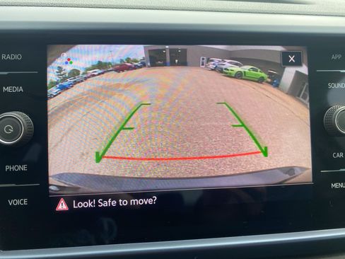 Used 2024 Volkswagen Taos SE AWD/4WD image 16