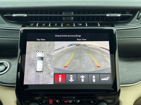 Used 2024 Jeep Grand Cherokee Limited w/ Luxury Tech Group II image 28