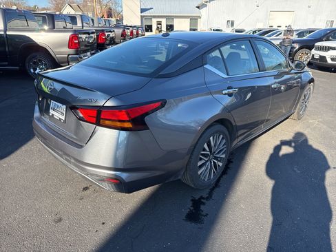 Used 2024 Nissan Altima 2.5 SV image 25
