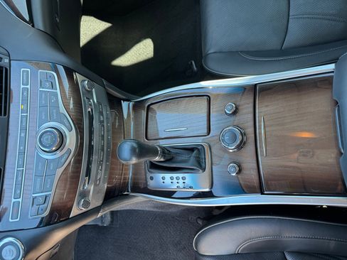 Used 2015 INFINITI Q70 3.7 w/ Deluxe Touring Package image 15