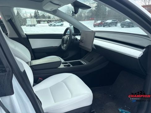 Used 2021 Tesla Model Y Long Range image 25
