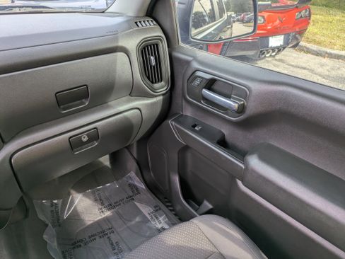 Used 2020 Chevrolet Silverado 1500 Custom w/ Custom Value Package image 17