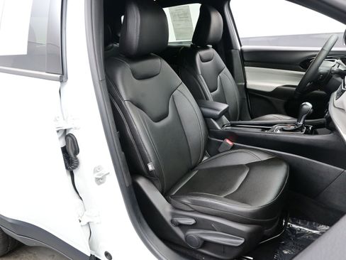 Used 2025 Jeep Compass Limited image 14