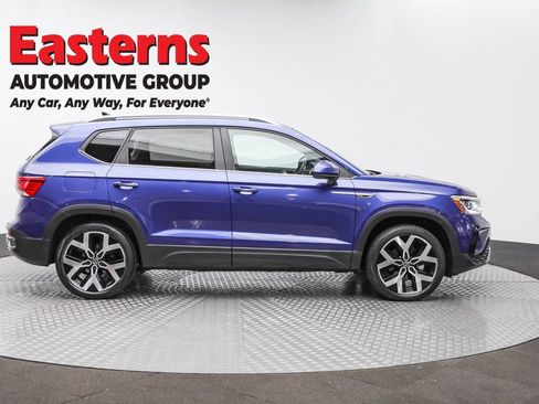 Used 2022 Volkswagen Taos SEL image 4