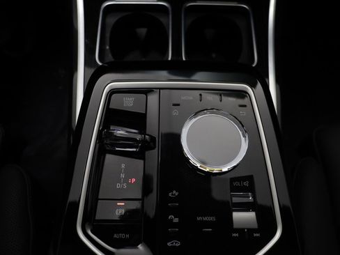 Certified 2025 BMW 750e xDrive w/ Autobahn Package AWD/4WD image 13
