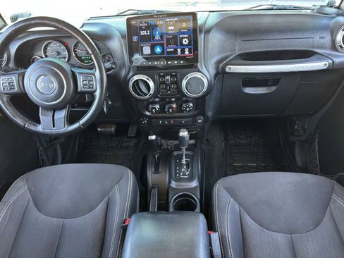Used 2016 Jeep Wrangler Unlimited Rubicon w/ Connectivity Group AWD/4WD image 16