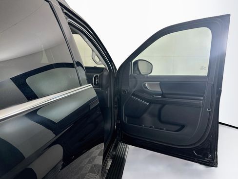 Used 2025 Ford Expedition Max Platinum AWD/4WD image 36