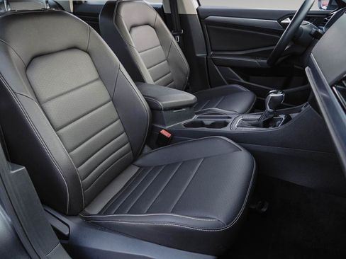 Used 2022 Volkswagen Jetta SE FWD image 19