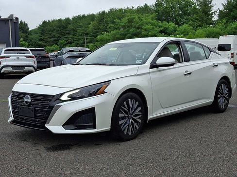 Certified 2023 Nissan Altima 2.5 SV FWD image 3