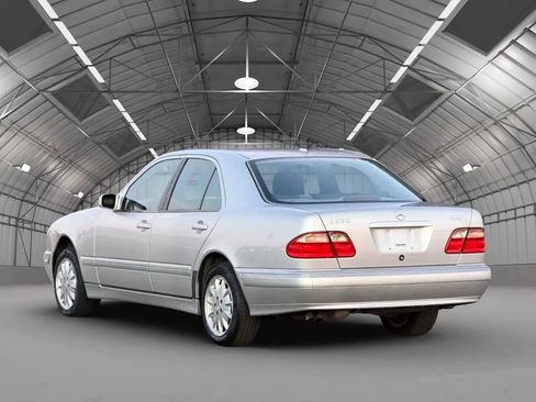 Used 2002 Mercedes-Benz E 320 4MATIC Sedan image 10