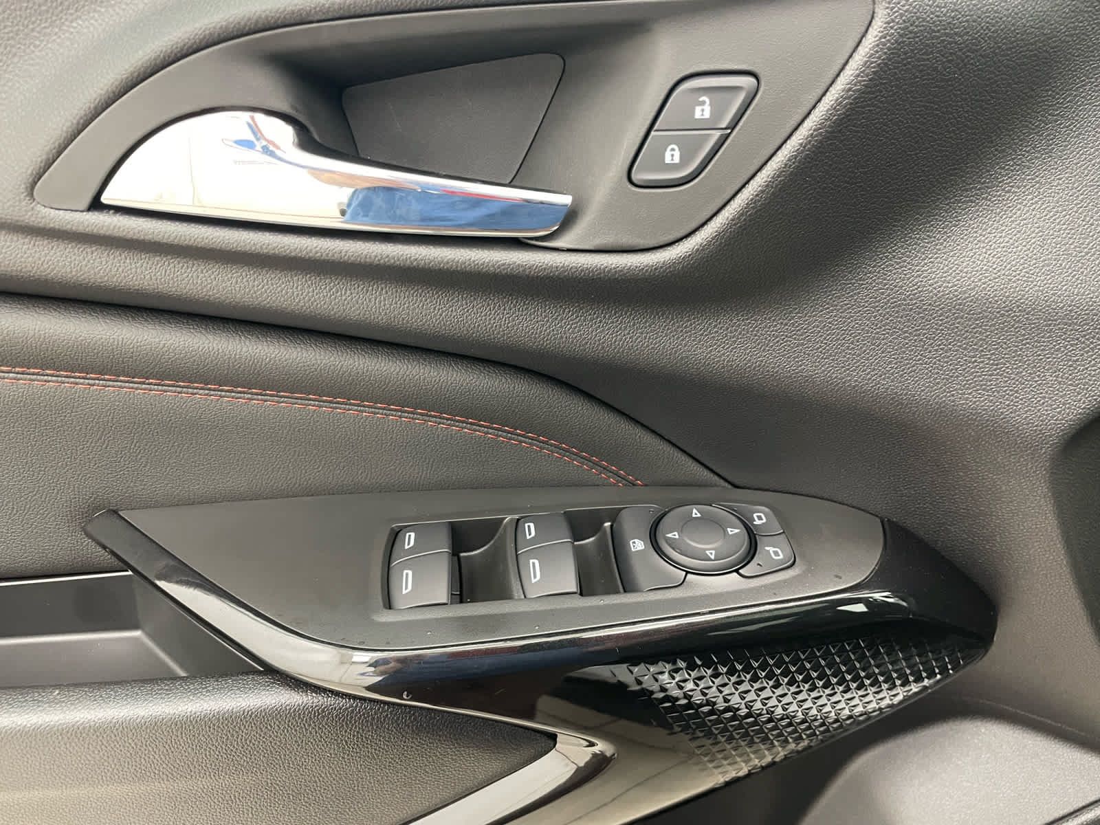 New 2026 Chevrolet Trax RS w/ Sunroof Package FWD image 11