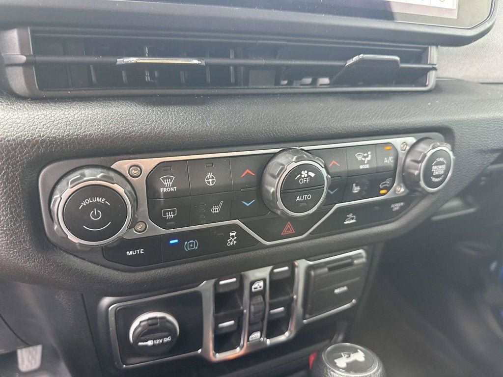 Used 2024 Jeep Wrangler Unlimited w/ Convenience Group AWD/4WD image 23