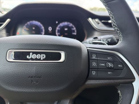 Used 2023 Jeep Grand Cherokee Limited RWD image 29