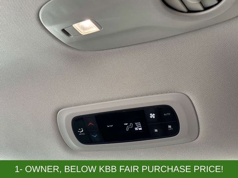 Used 2024 Chrysler Pacifica Limited FWD image 13