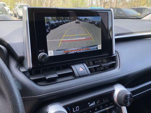 Used 2025 Toyota RAV4 XLE w/ Convenience Package image 31