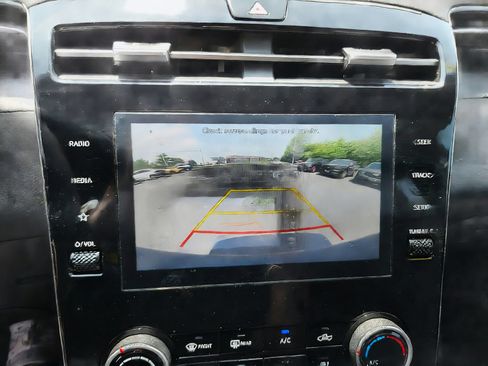 Used 2024 Hyundai Santa Cruz SE FWD image 18