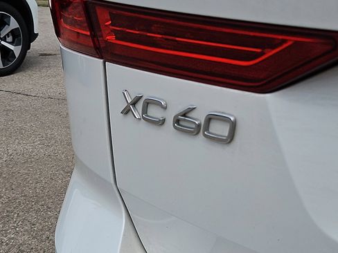 Used 2023 Volvo XC60 B5 Ultimate w/ Climate Package AWD/4WD image 7