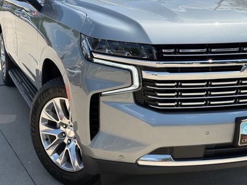 Used 2023 Chevrolet Suburban Premier RWD image 3