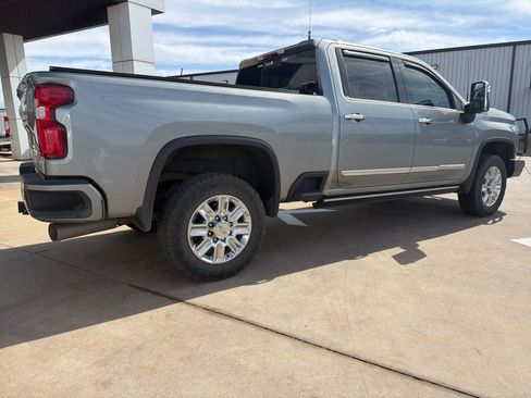 Used 2024 Chevrolet Silverado 2500 High Country w/ High Country Premium Package image 3