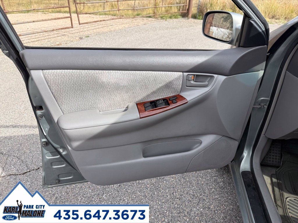 Used 2003 Toyota Corolla LE FWD image 12