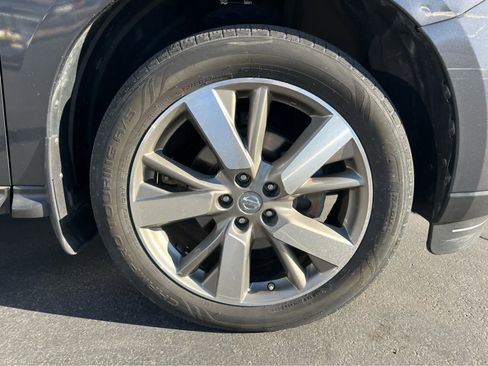 Used 2014 Nissan Pathfinder Platinum image 16