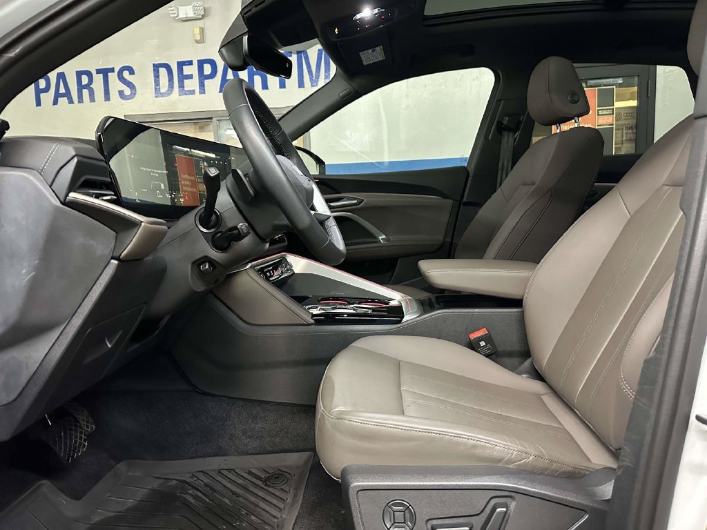 Used 2025 Audi Q5 Premium w/ Convenience Package AWD/4WD image 7