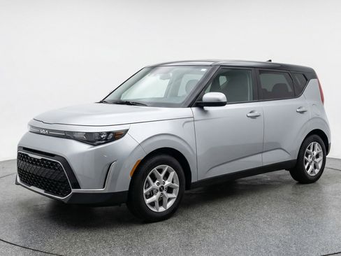 Used 2025 Kia Soul LX w/ LX Technology Package image 3