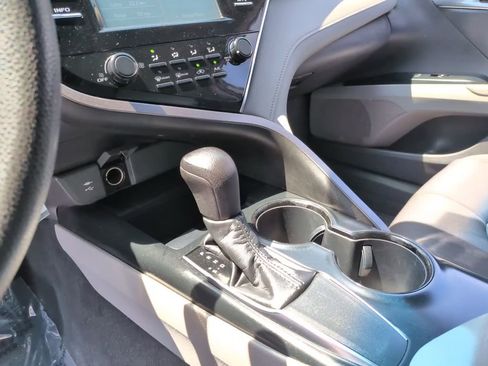 Used 2018 Toyota Camry LE FWD image 24