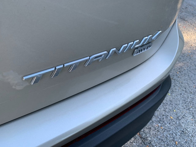 Used 2017 Ford Edge Titanium w/ Equipment Group 301A AWD/4WD image 18